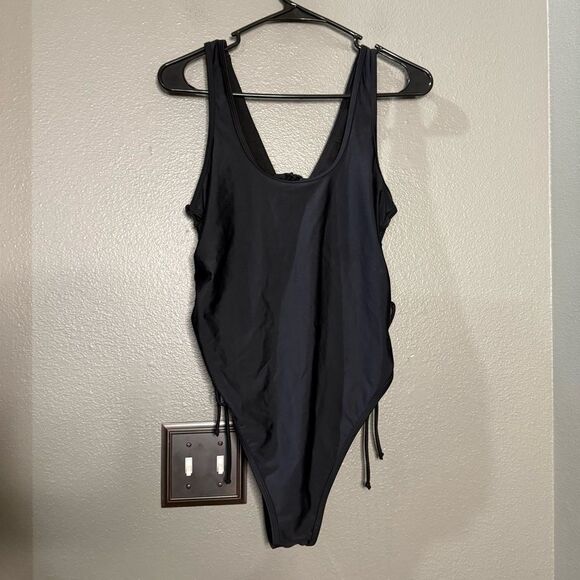 SHEIN Black Classic One Piece Swimsuit - Picture 5 of 7